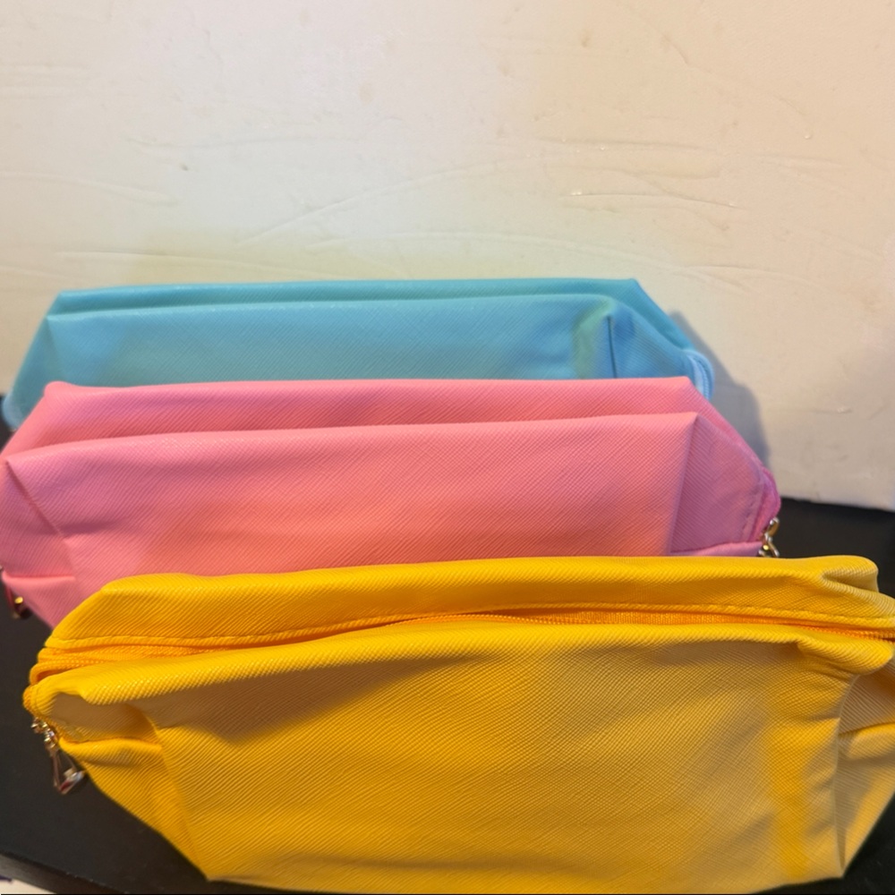Set of 3 vinyl Cosmetic Pouch - Women Bags